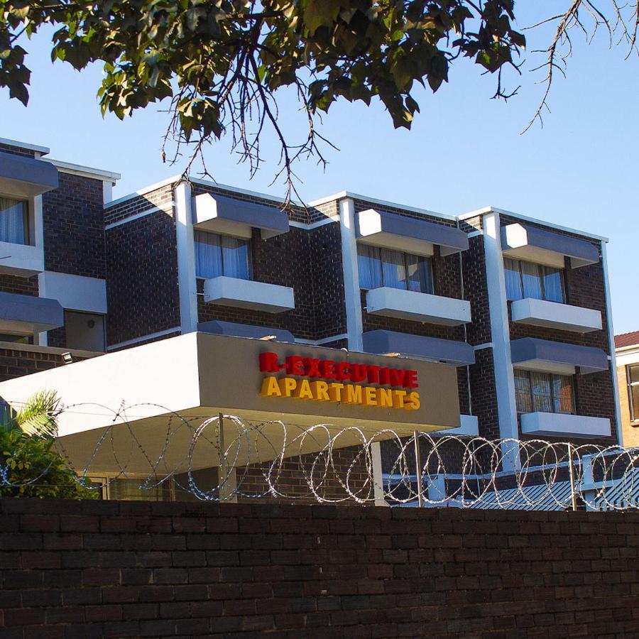 R Executive Apartments Harare Buitenkant foto