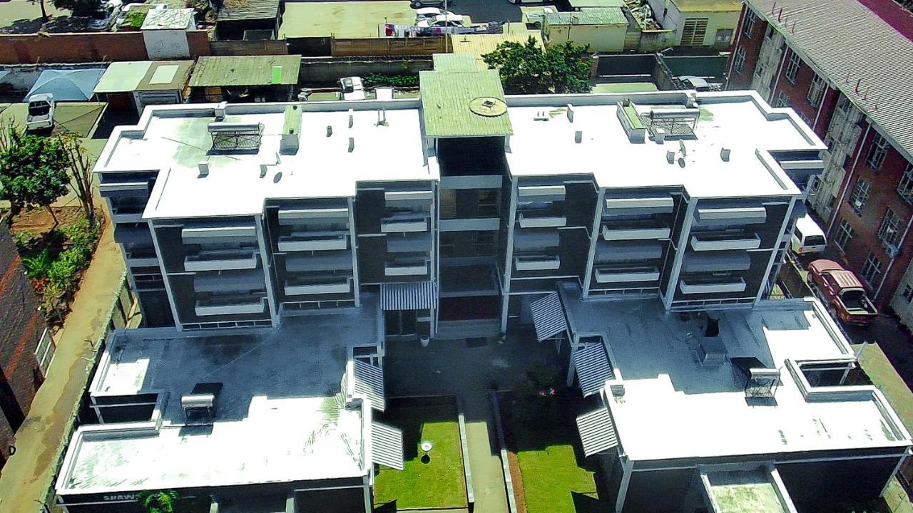 R Executive Apartments Harare Buitenkant foto