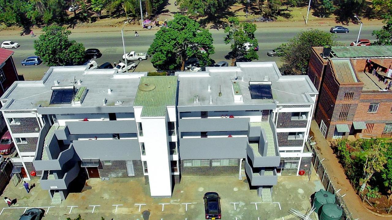 R Executive Apartments Harare Buitenkant foto