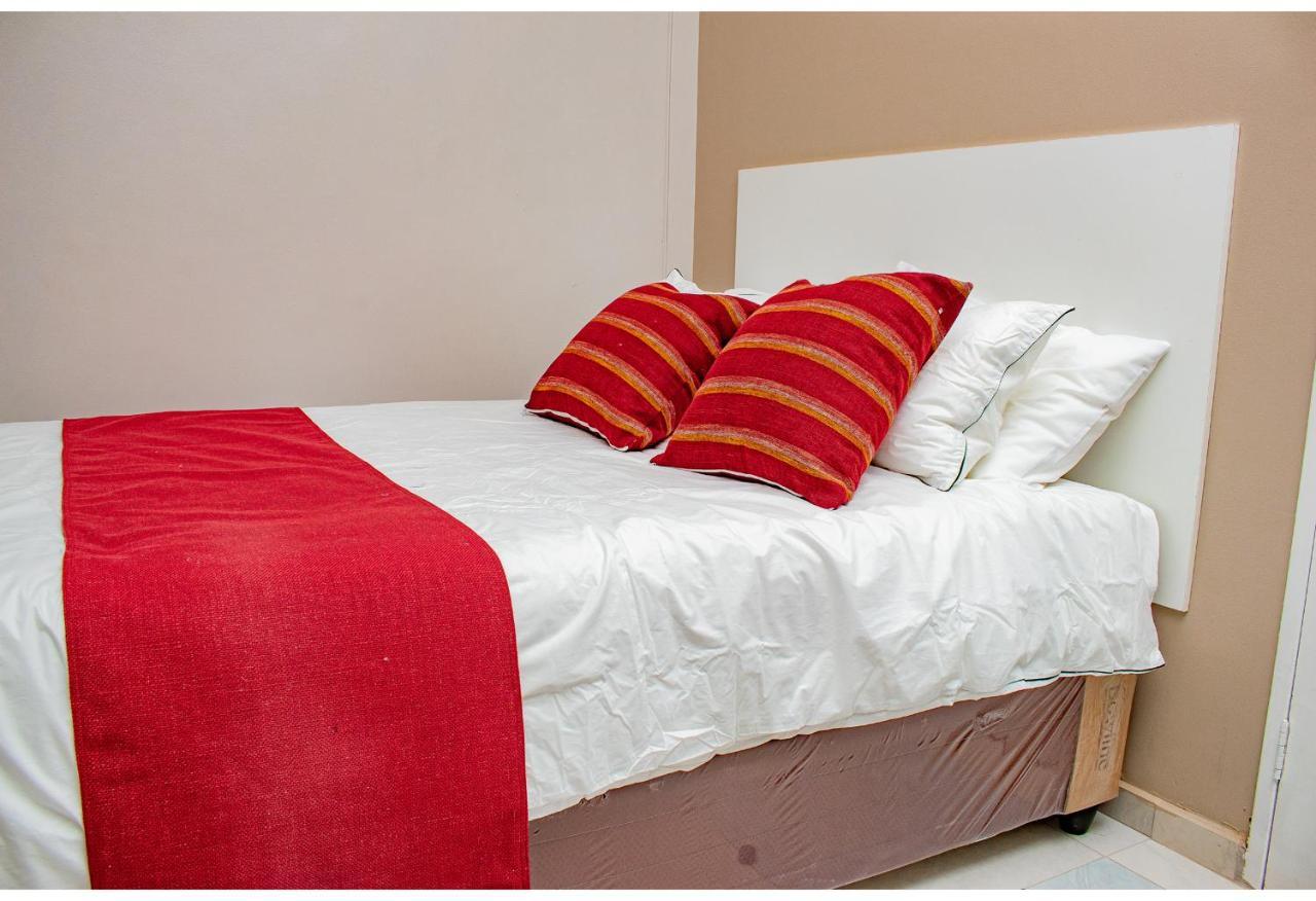 R Executive Apartments Harare Buitenkant foto