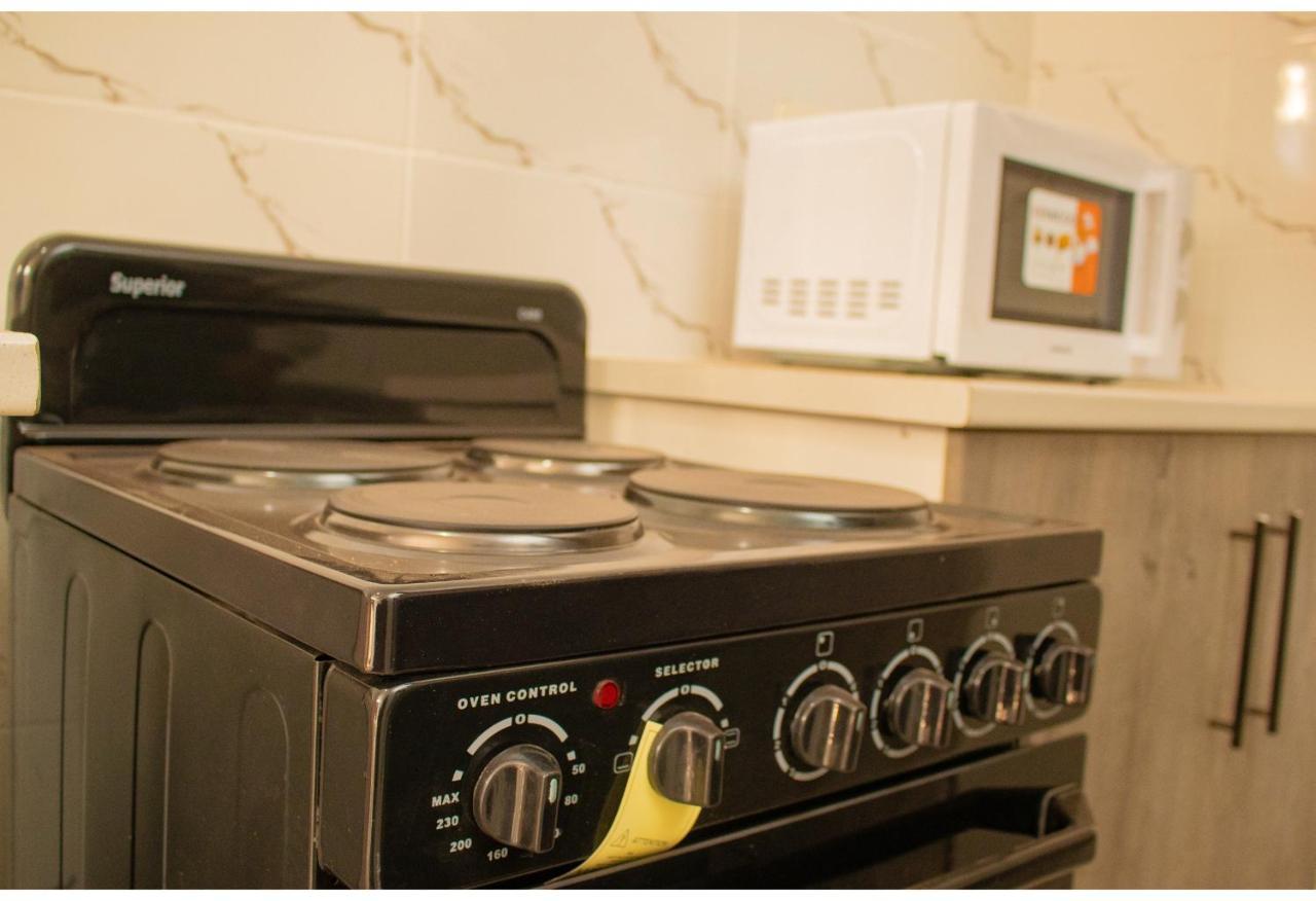 R Executive Apartments Harare Buitenkant foto