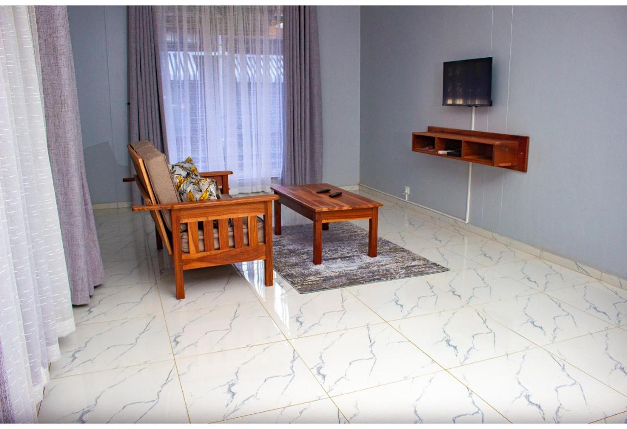 R Executive Apartments Harare Buitenkant foto