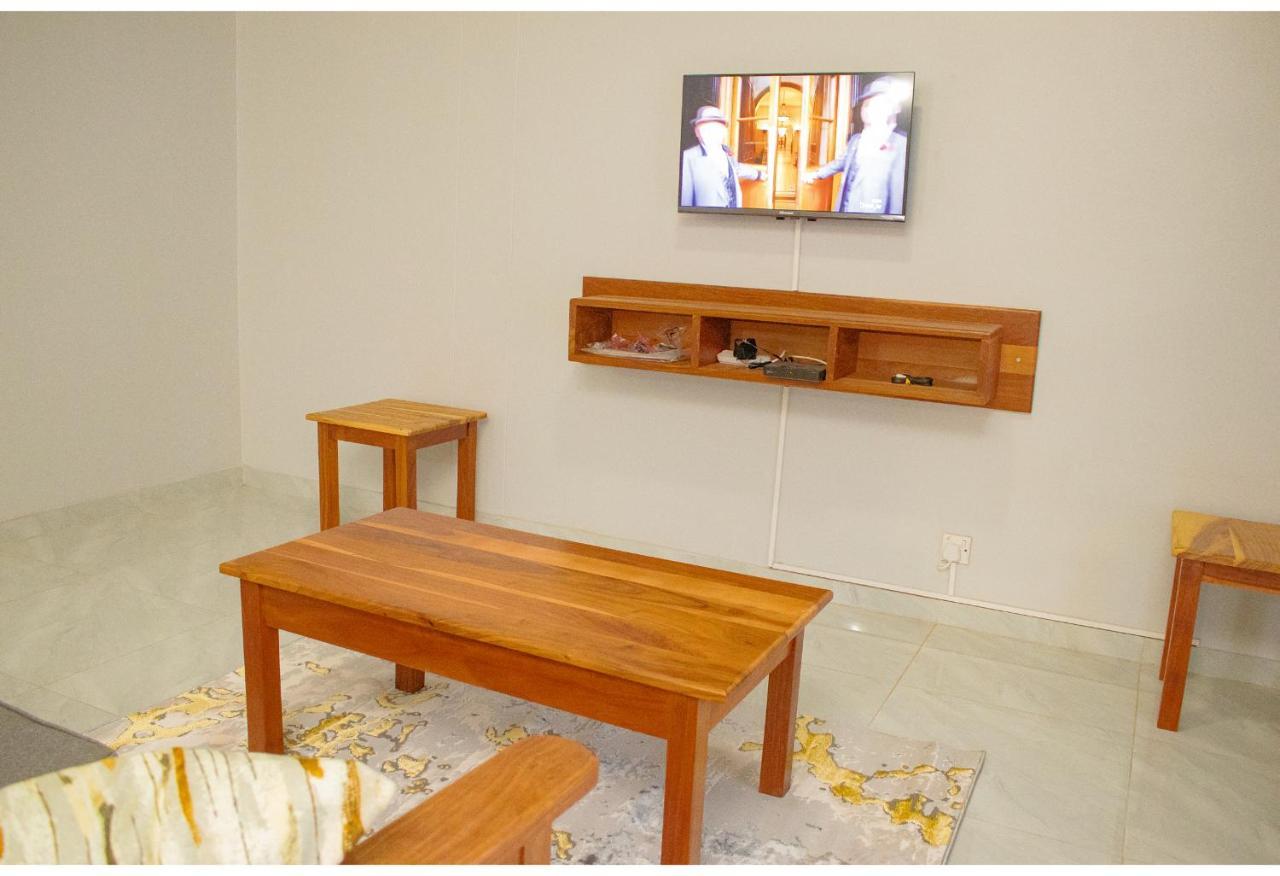 R Executive Apartments Harare Buitenkant foto