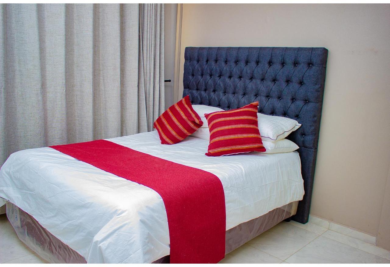 R Executive Apartments Harare Buitenkant foto