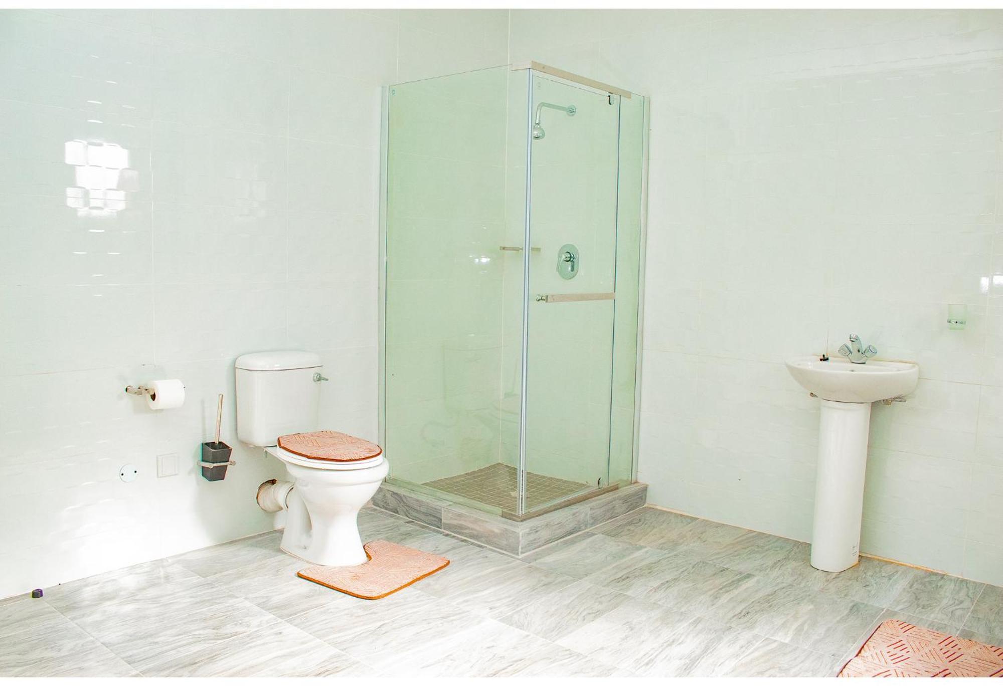 R Executive Apartments Harare Buitenkant foto