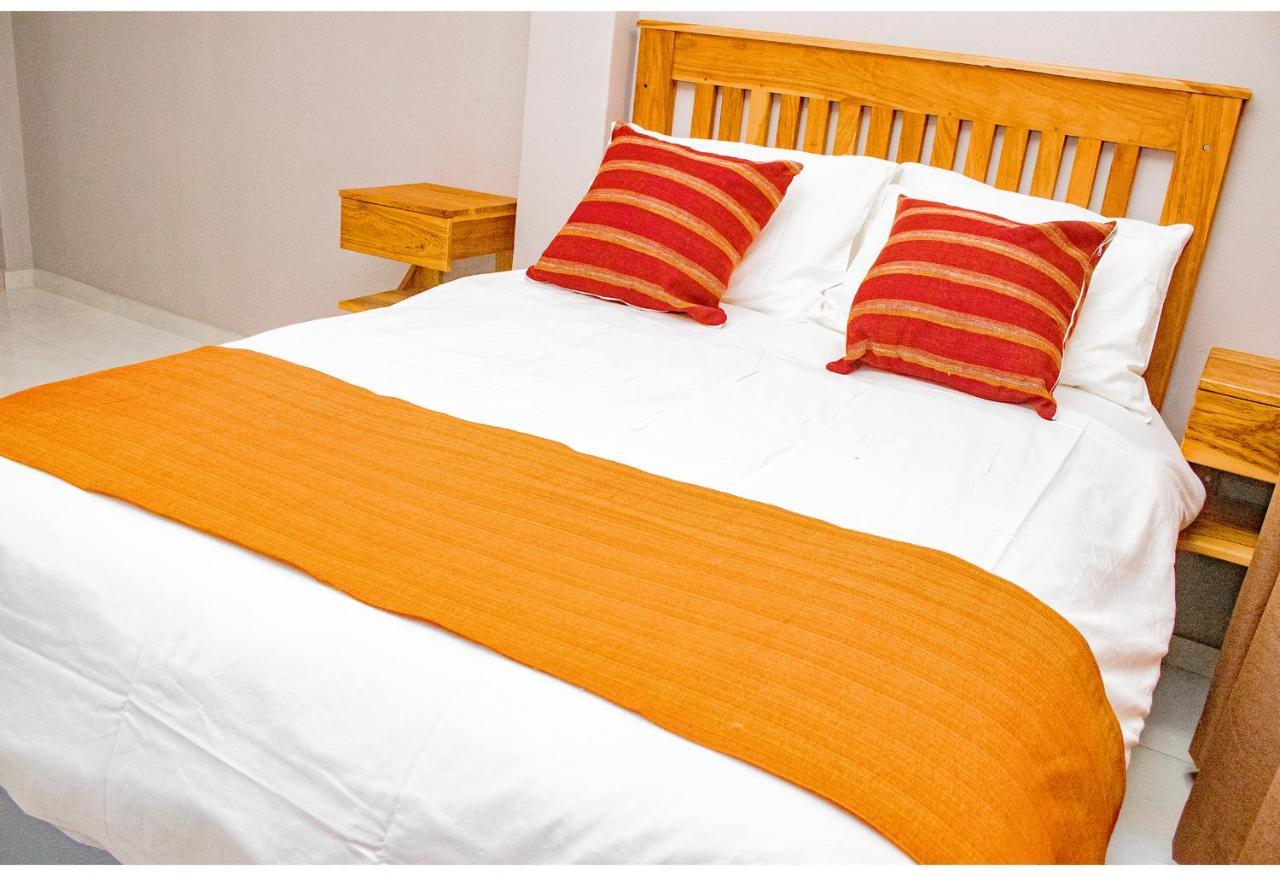 R Executive Apartments Harare Buitenkant foto