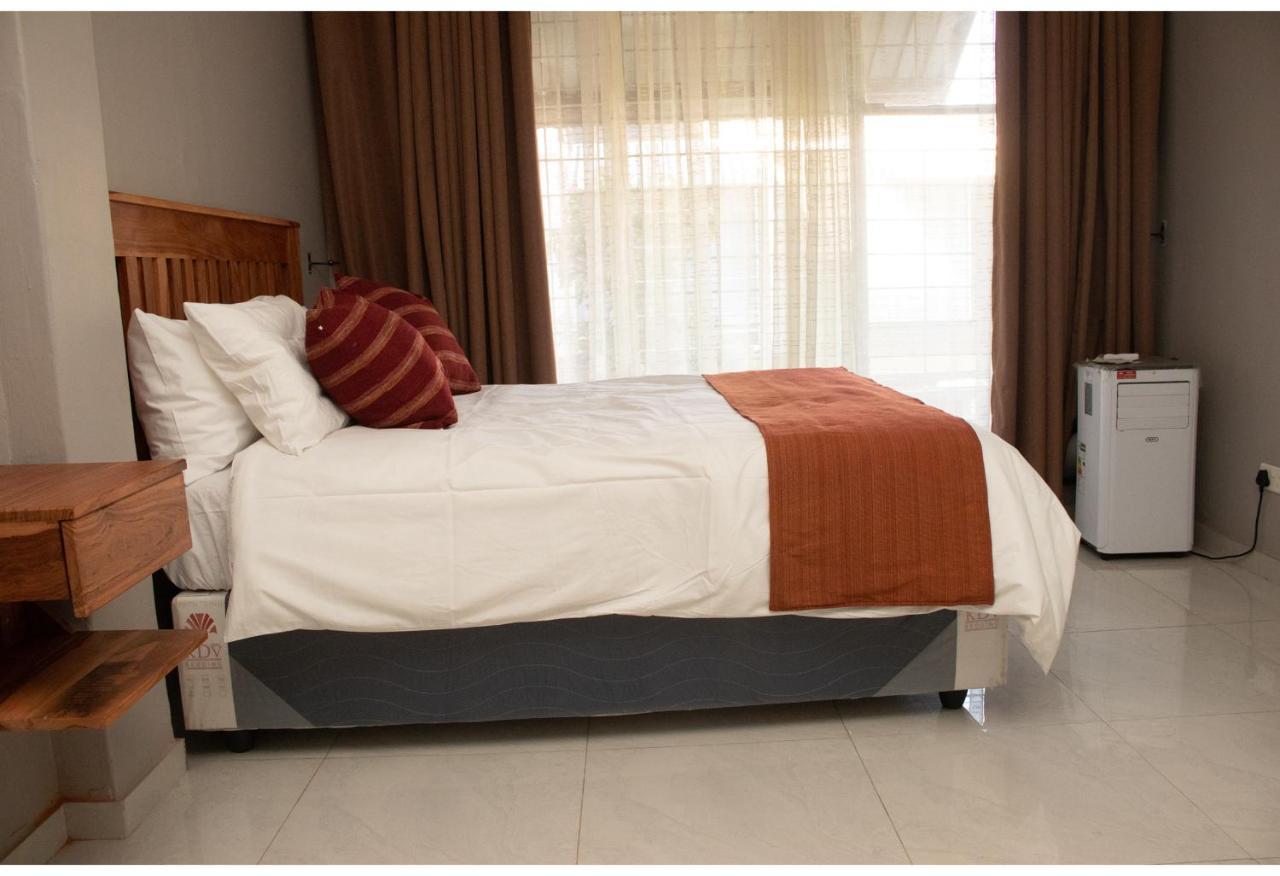 R Executive Apartments Harare Buitenkant foto