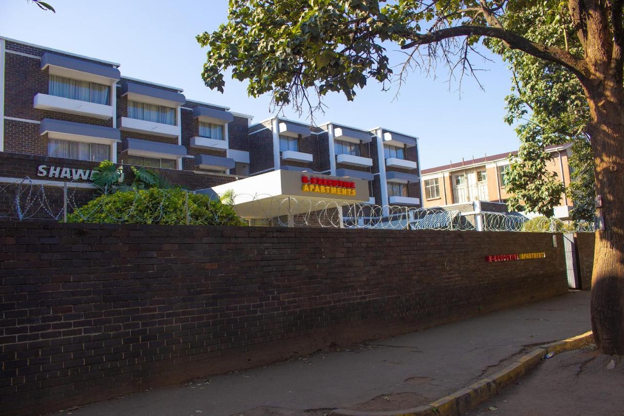 R Executive Apartments Harare Buitenkant foto
