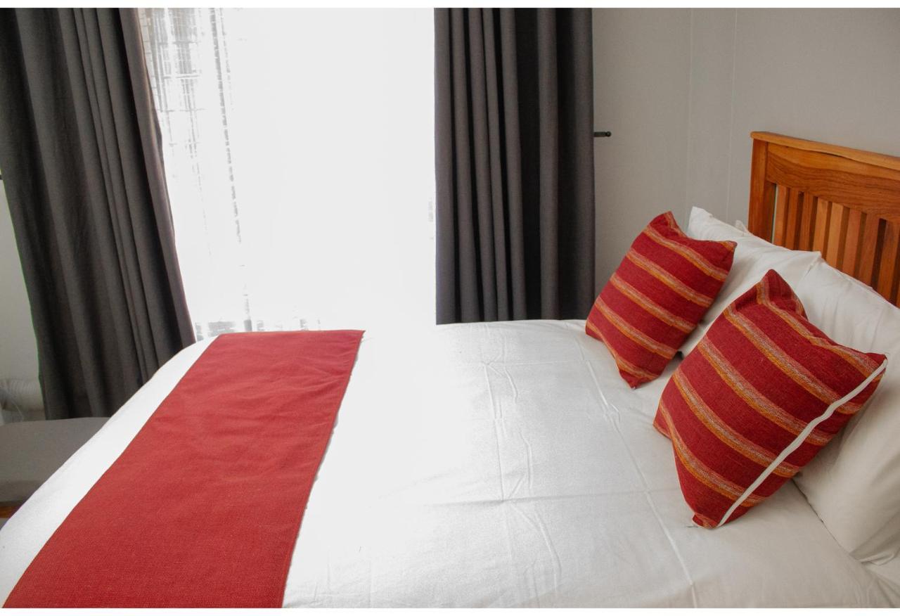 R Executive Apartments Harare Buitenkant foto