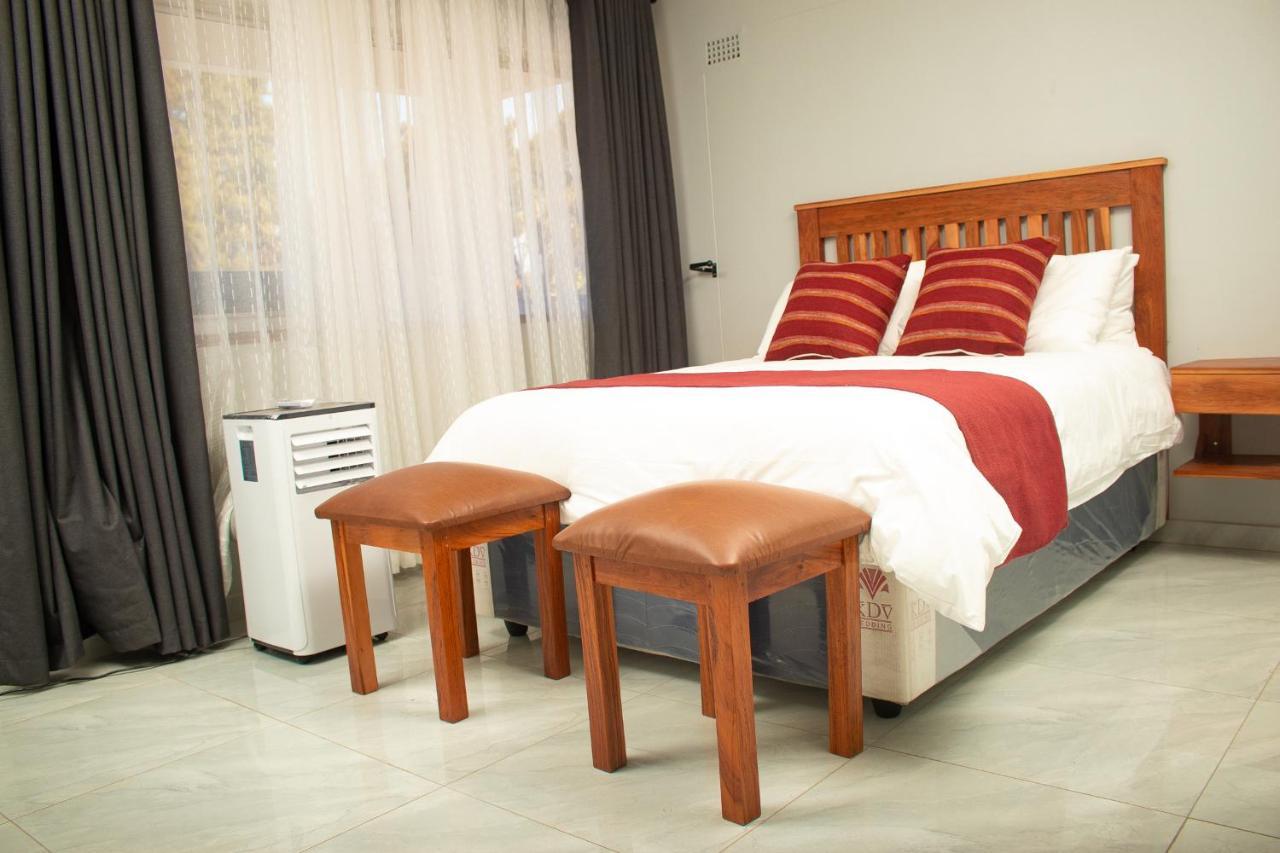 R Executive Apartments Harare Buitenkant foto